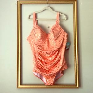 NWT GORGEOUS Torrid Swimsuit